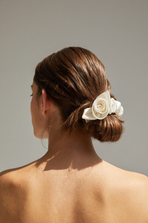 silk scrunchie 'Rosie' white